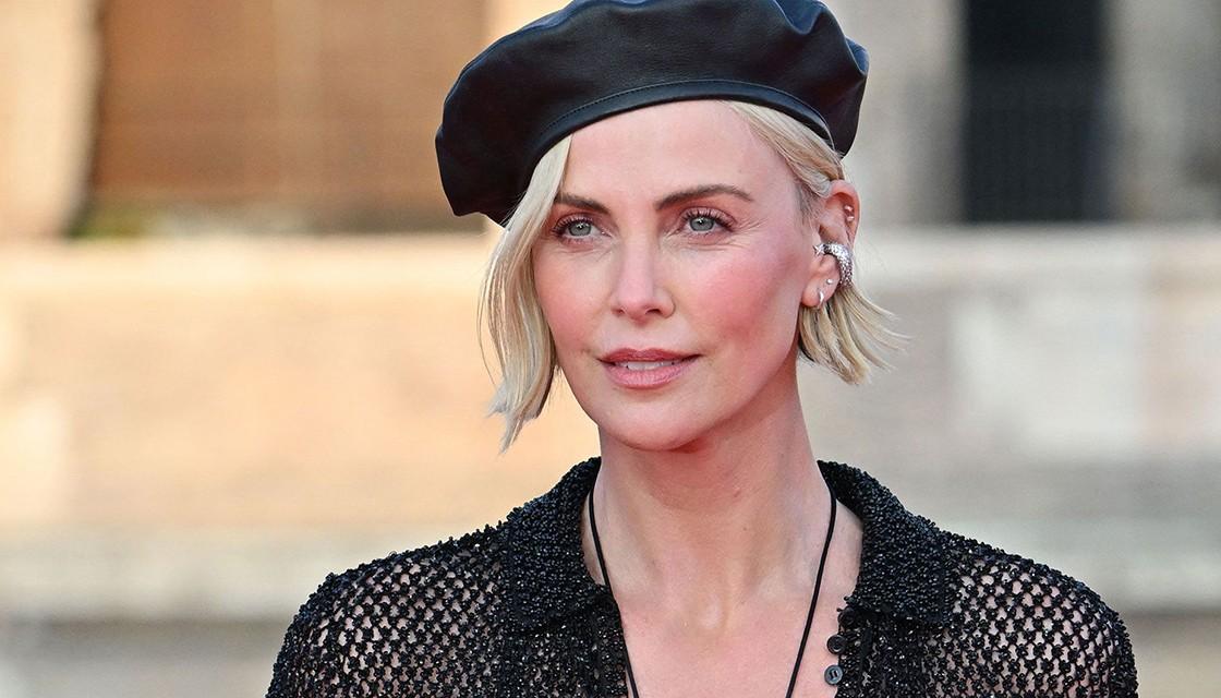 Charlize Theron Denies She S Had Bad Plastic Surgery Says She S Simply Aging Newshub