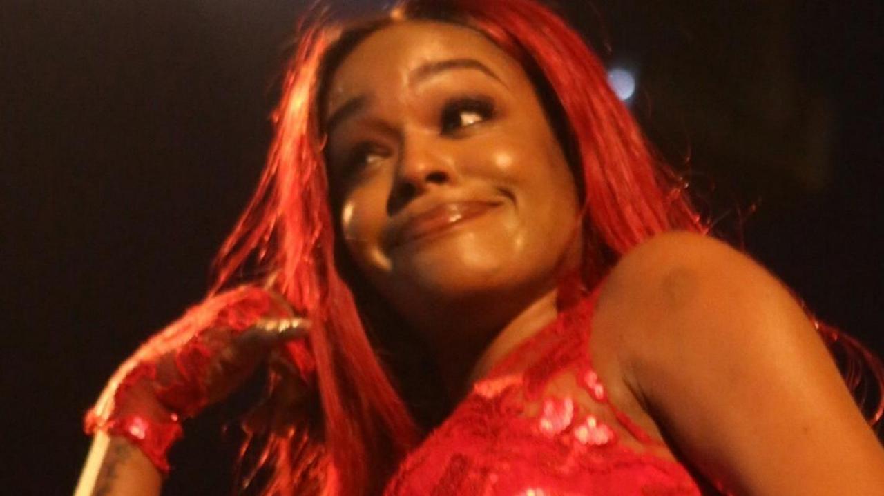 Azealia Banks Flaunts New Breasts Newshub 