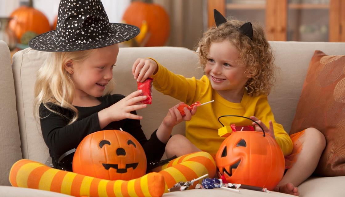 Why are parents so scared of sugar on Halloween? | Newshub