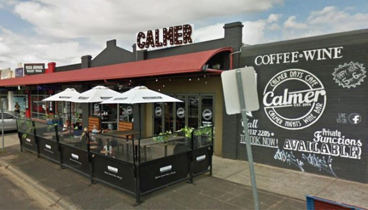 Melbourne caf  bombarded with bad  reviews after school  