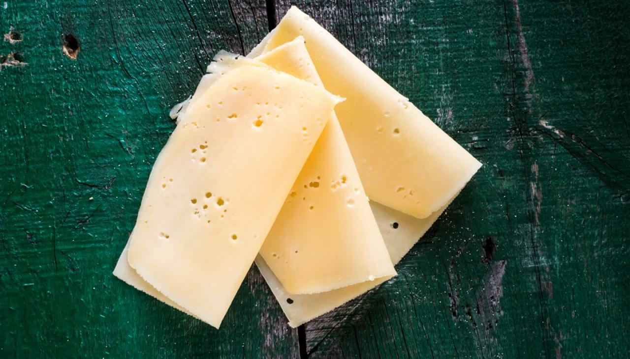 https://www.newshub.co.nz/home/lifestyle/2020/02/mum-shares-genius-hack-for-slicing-cheese-without-a-knife/_jcr_content/par/video/image.dynimg.1280.q75.jpg/v1581907721363/sliced-cheese-getty-1120.jpg