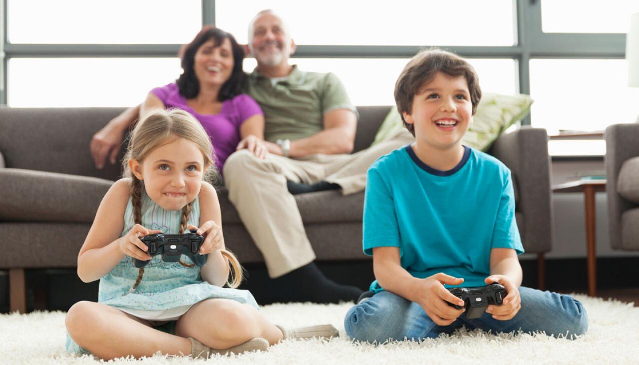 Xbox Family Settings app launched to help parents keep kids safer while