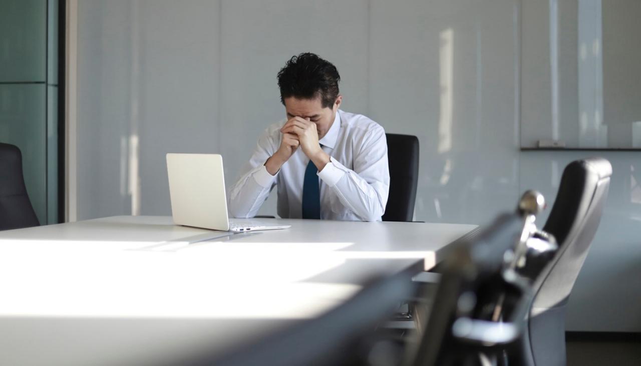 Men in female-dominated workplaces open up on sexual harassment, being  propositioned with sex offers | Newshub