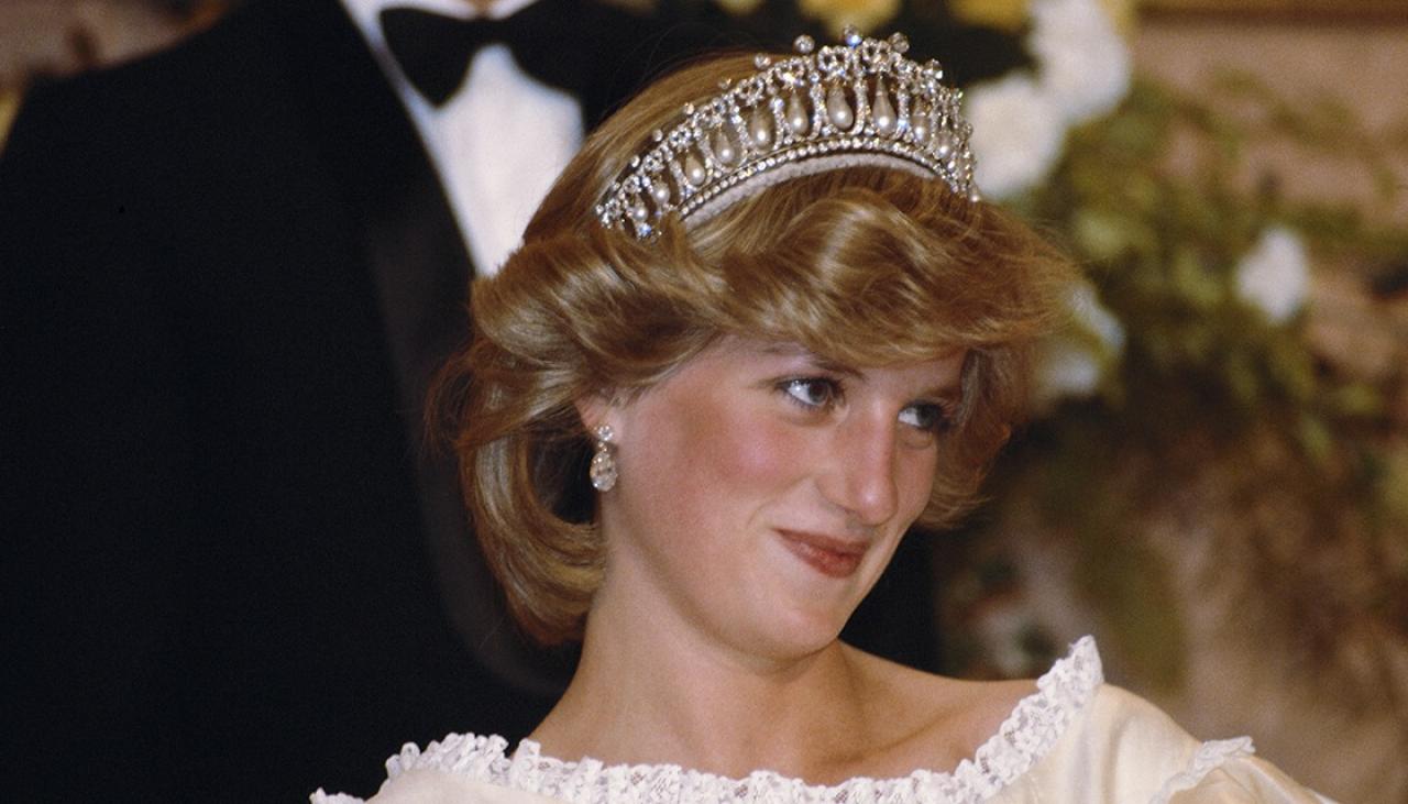 Princess Diana's iconic aubergine silk and velvet gown up for auction ...