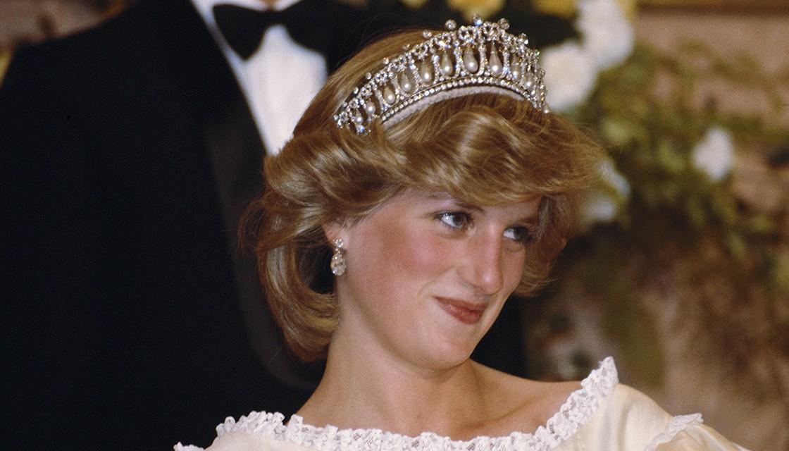 Princess Diana's Iconic Velvet Gown Is Going Up For Auction, Smart News