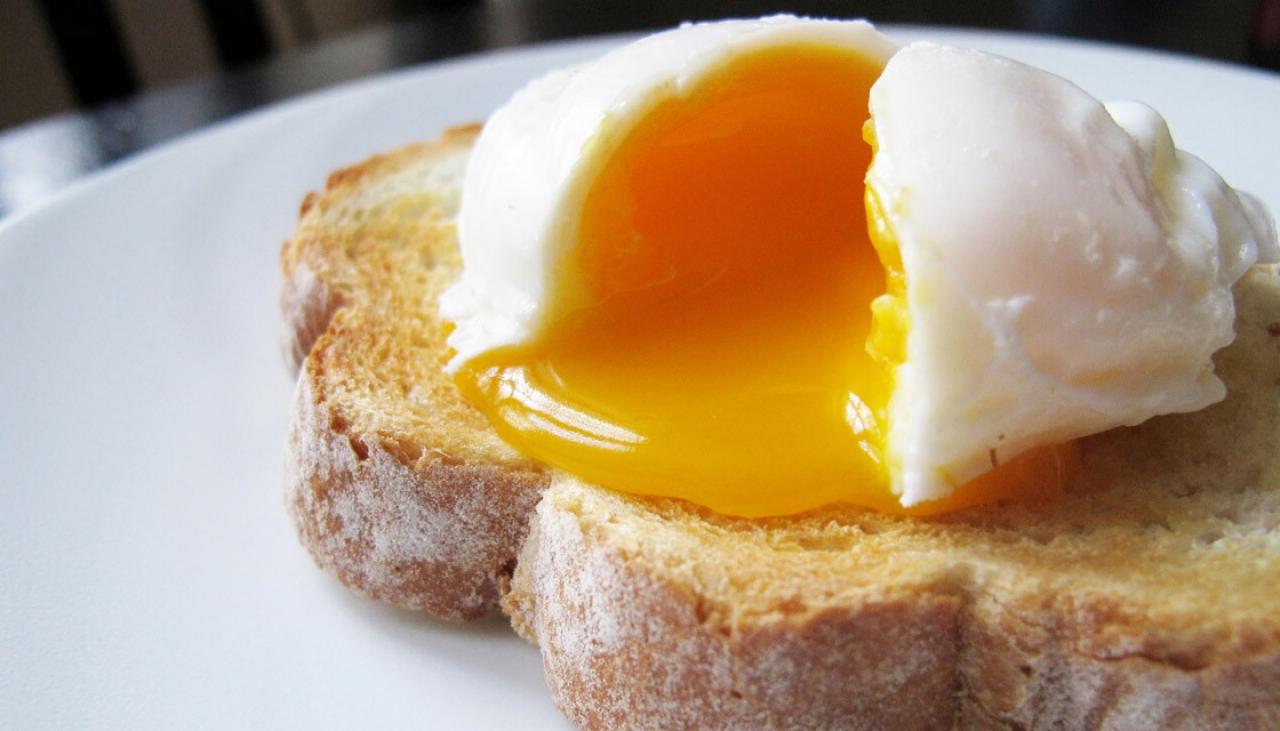 https://www.newshub.co.nz/home/lifestyle/2023/01/tiktok-creator-shares-amazing-hack-for-perfect-poached-eggs-without-needing-a-saucepan/_jcr_content/par/image.dynimg.1280.q75.jpg/v1674008825286/poached-egg-getty-1120.jpg