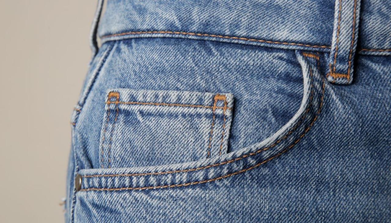 This Is Why There's A Tiny Pocket On The Front Of Your Jeans, In Case You  Were Wondering