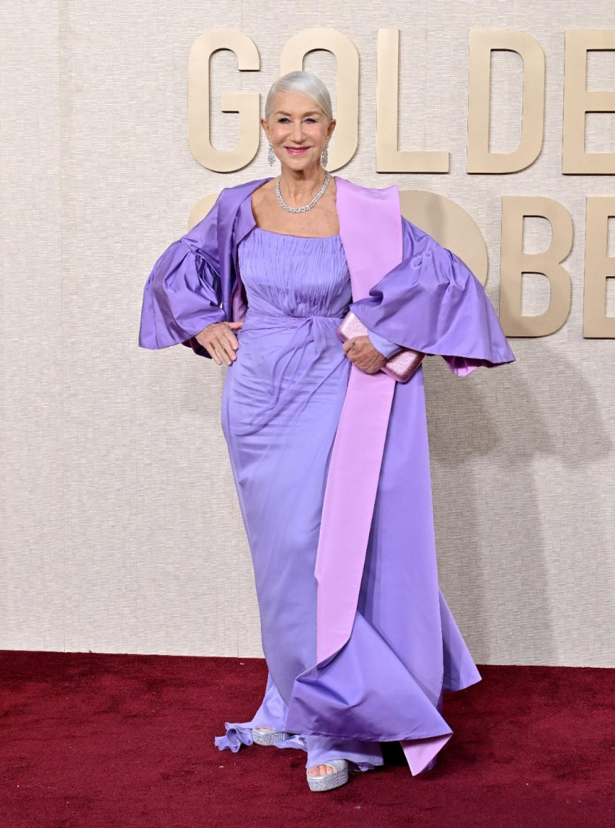 Golden Globes 2024 The Red Carpet Hits And Questionable Style   GettyImages Helen Mirren Golden Globes 2024 