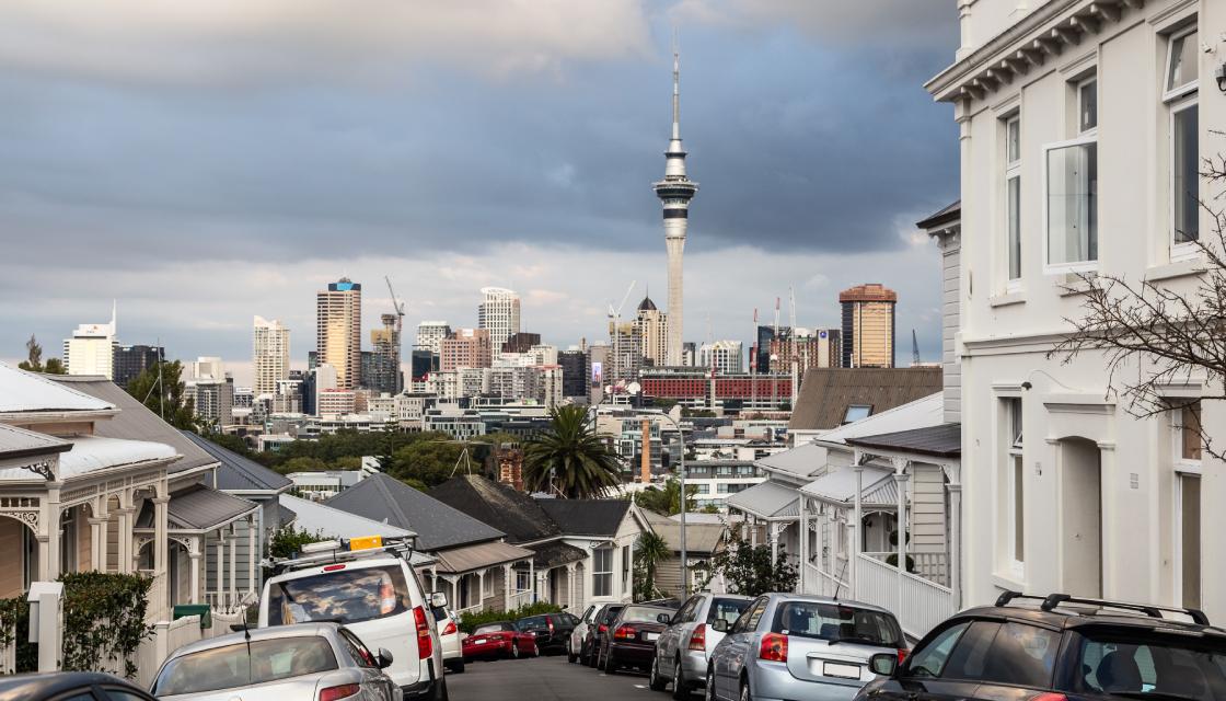 House prices: Areas with double-digit decline in values growing, national  price average continues to decrease | Newshub