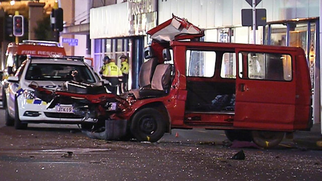 Fleeing Driver Smashes Into Bus In Auckland Newshub 0982