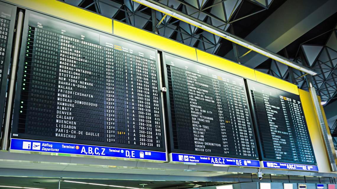 Табло аэропорта лиссабон. Flight information Screen. Departures and arrivals. Flight information Screen Airport.