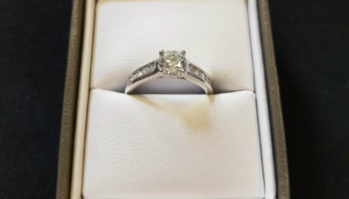 Jilted man sells engagement ring, will buy ute instead | Newshub