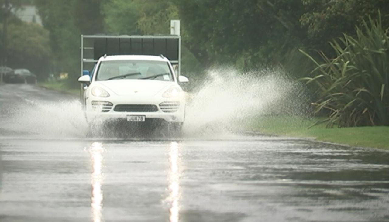 Weather: Deluge of rain and heavy fog blanket North Island | Newshub