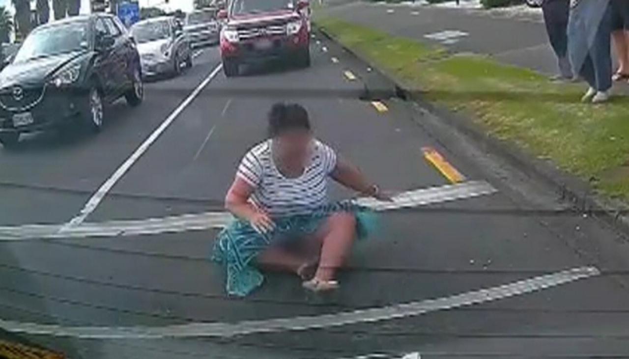 Screaming Woman Dragged By Car In South Auckland Crash Aftermath Newshub 2611