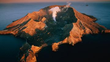 white island tours eruption