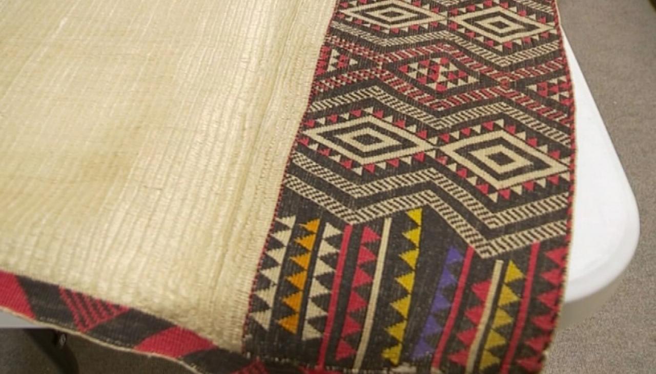 Māori cloak could be sold privately, lost again - academic | Newshub