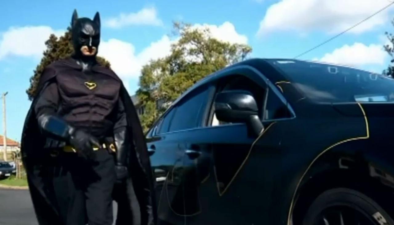 Batman brings child refugee battling cancer a new laptop | Newshub