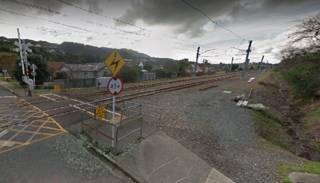 https://www.newshub.co.nz/home/new-zealand/2020/05/pedestrian-hit-by-train-in-tawa-wellington/_jcr_content/par/image.dynimg.full.q75.jpg/v1590543394255/GOOGLE-MAPS-railway-tawa-1120.jpg