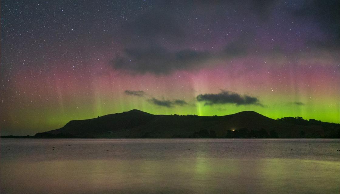 Stunning Aurora Australis lights up New Zealand skies Newshub