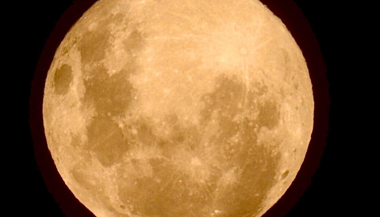 Rare 'pink' supermoon lights up New Zealand skies Newshub