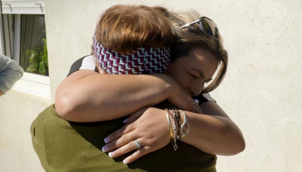 David Lomas reunites Kiwi farmer with sisters, birth mother decades ...