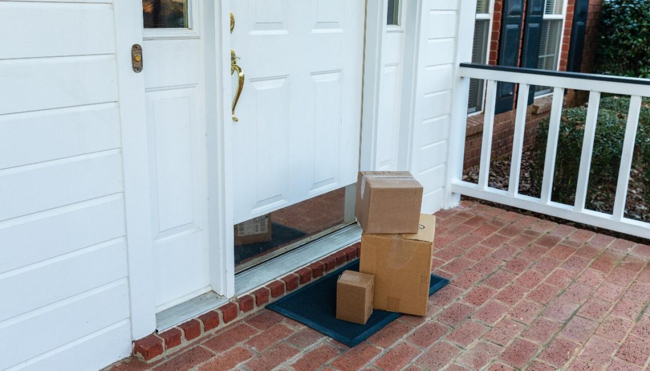 Police warn public over mail theft as Christmas parcel deliveries spike |  Newshub