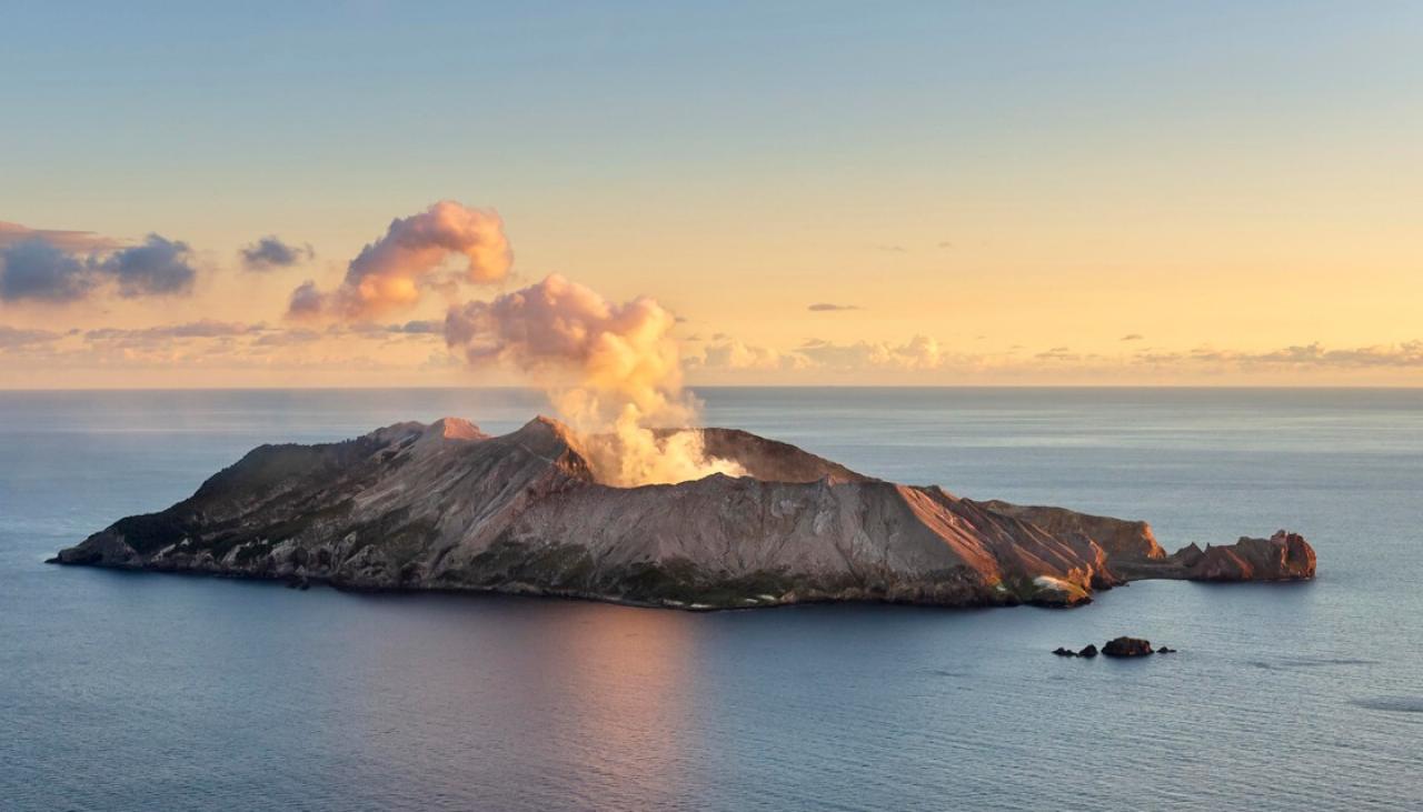 Whakaari/White Island survivor recalls agonizing choice to leave family ...