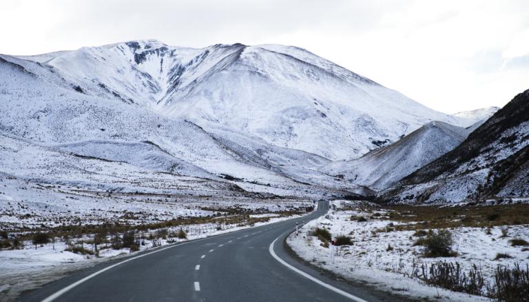 New Zealand weather: Icy conditions see flight delayed as temperatures  plunge | Newshub