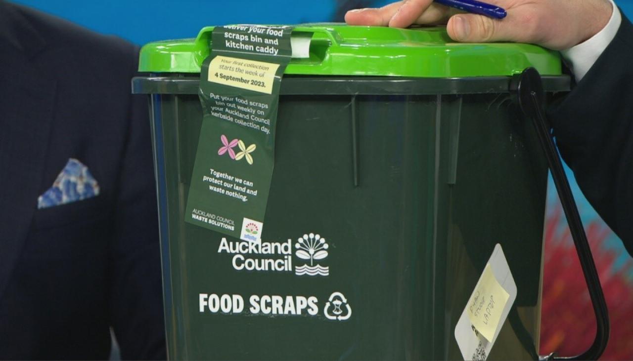 Auckland Food Scrap Bin AM 101023 