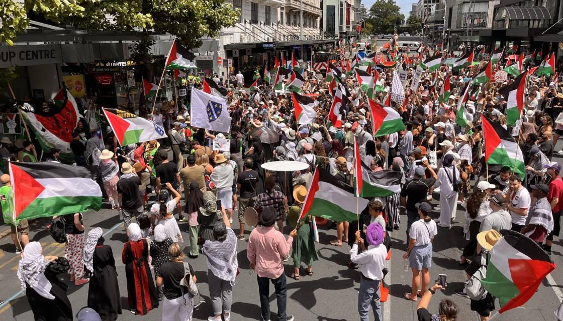 Hundreds of pro-Palestinian protesters march to US Consulate in ...