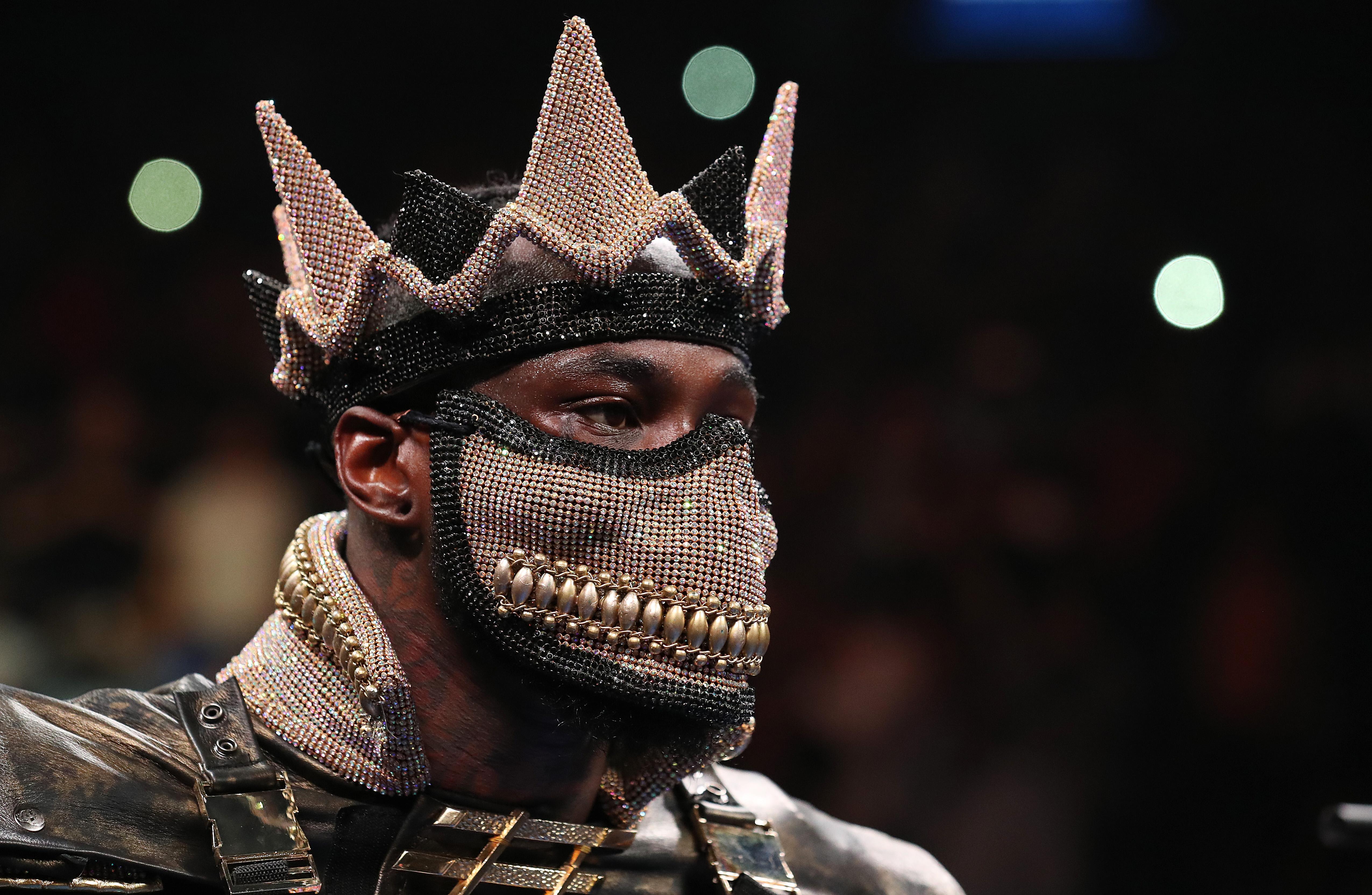 Wild mask. Деонтей Уайлдер в маске. Уайлдер боксер в маске. Deontay Wilder в короне. Деонтей Уайлдер арт в маске.