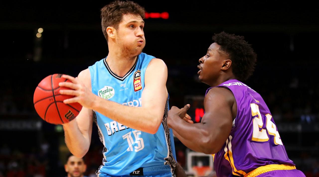 Basketball NZ Breakers' Rob Loe returning to New Zealand, out for