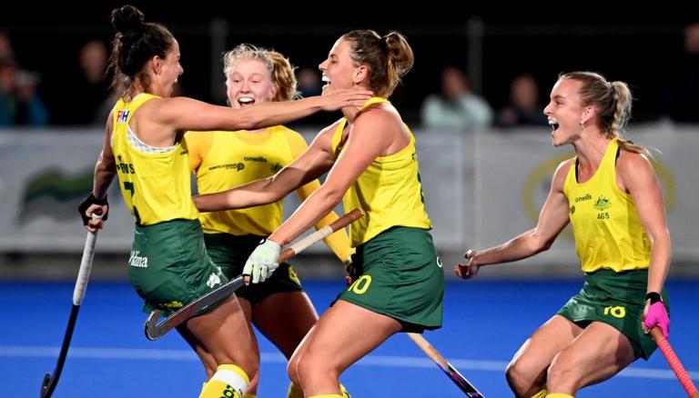 Australia score three late goals to overpower Black Sticks men at