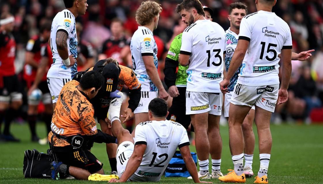 Anton Lienert-Brown: Chiefs fear the worst after centre's shoulder injury :  PlanetRugby