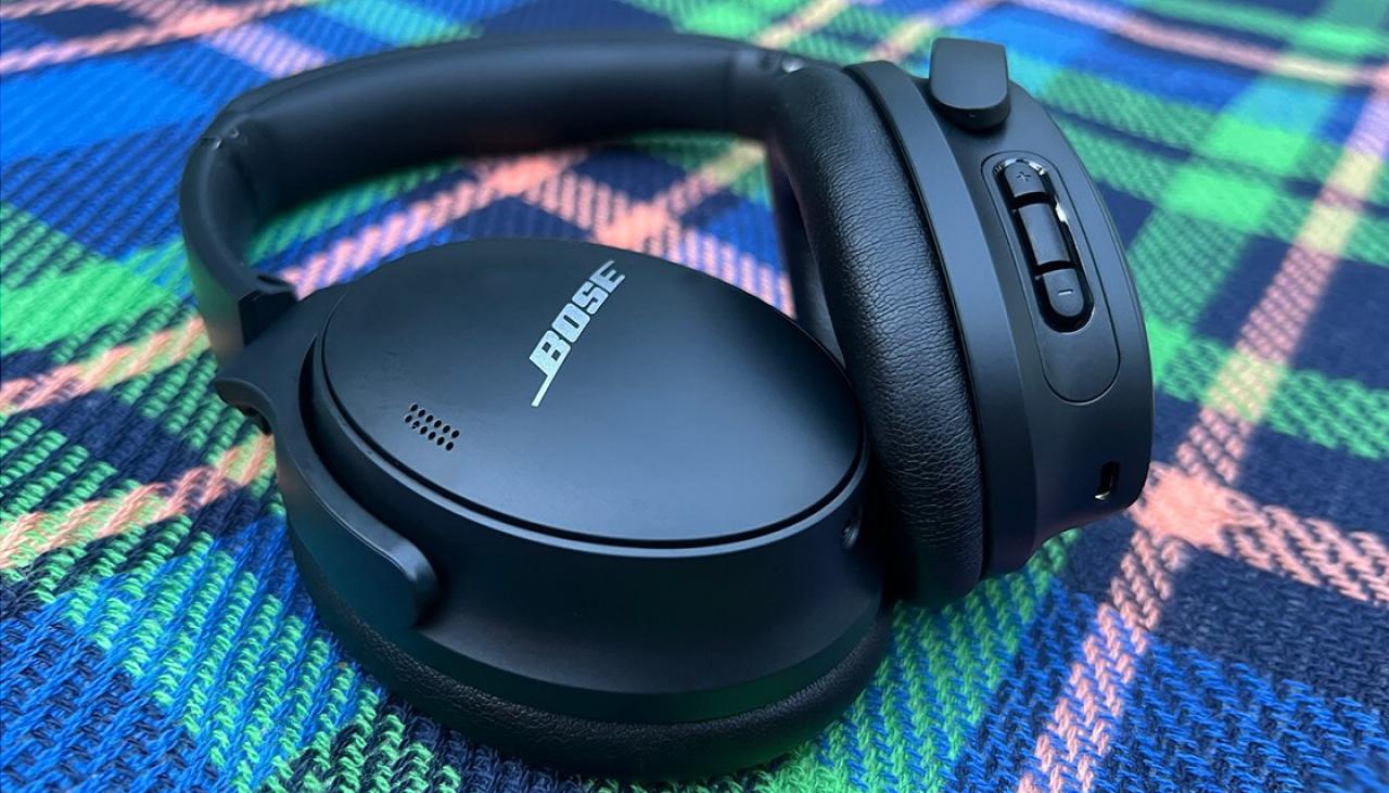 Bose QuietComfort 45 review: Some serious noise-canceling - CNET