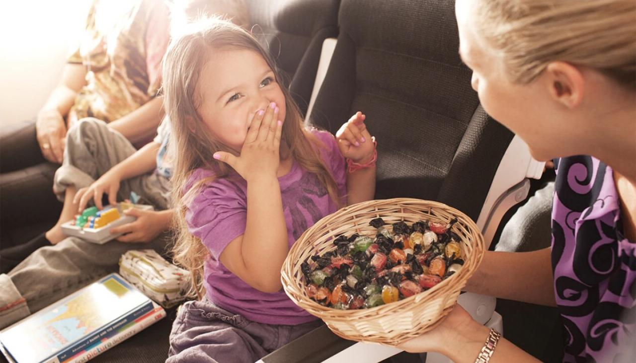 how-many-lollies-should-you-take-on-an-air-nz-flight-newshub