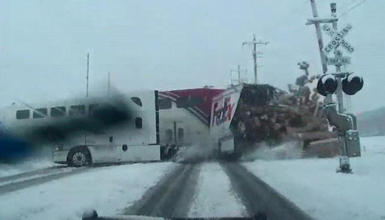 Utah train rips trailer apart in violent crash Newshub