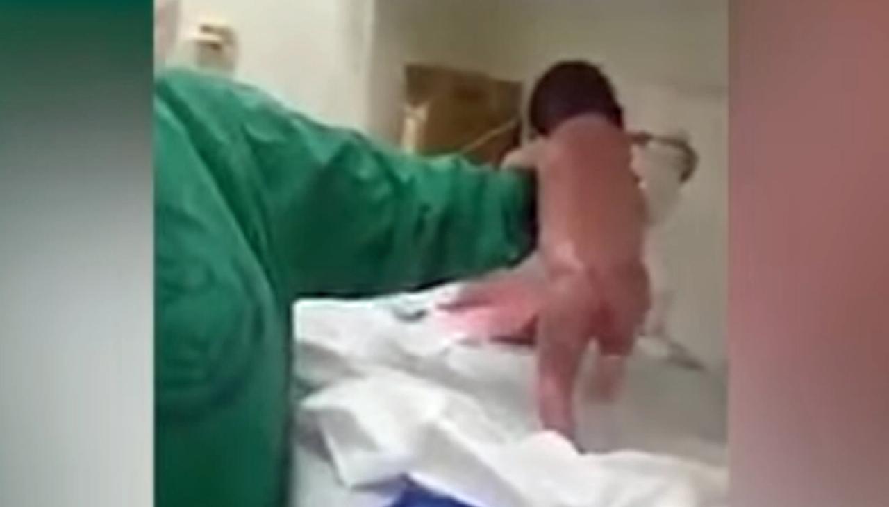 baby starts walking after birth