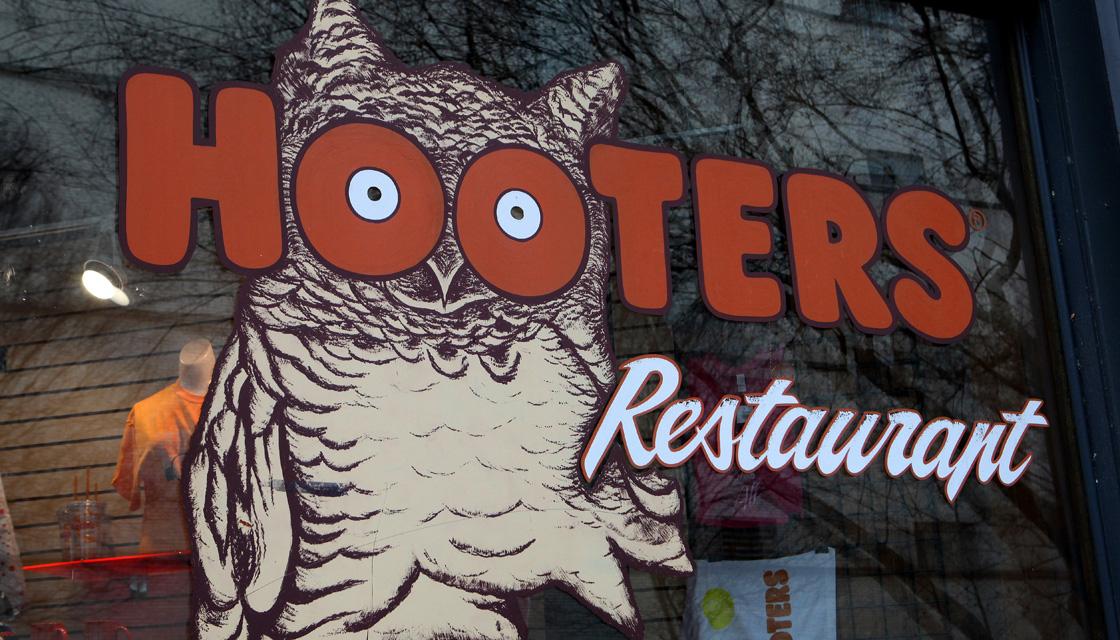 Hooters fan faces jail for calling 911 to get a ride Newshub