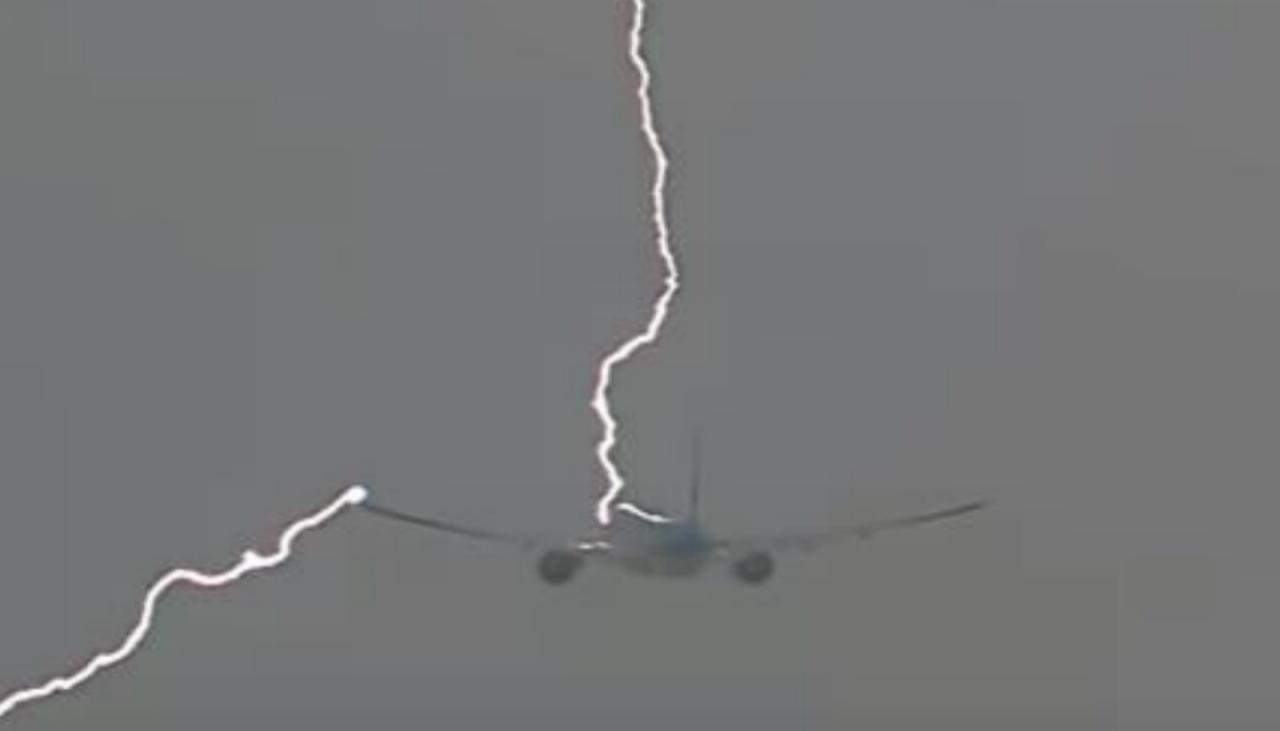lightning plane struck caught camera klm dramatic newshub moment