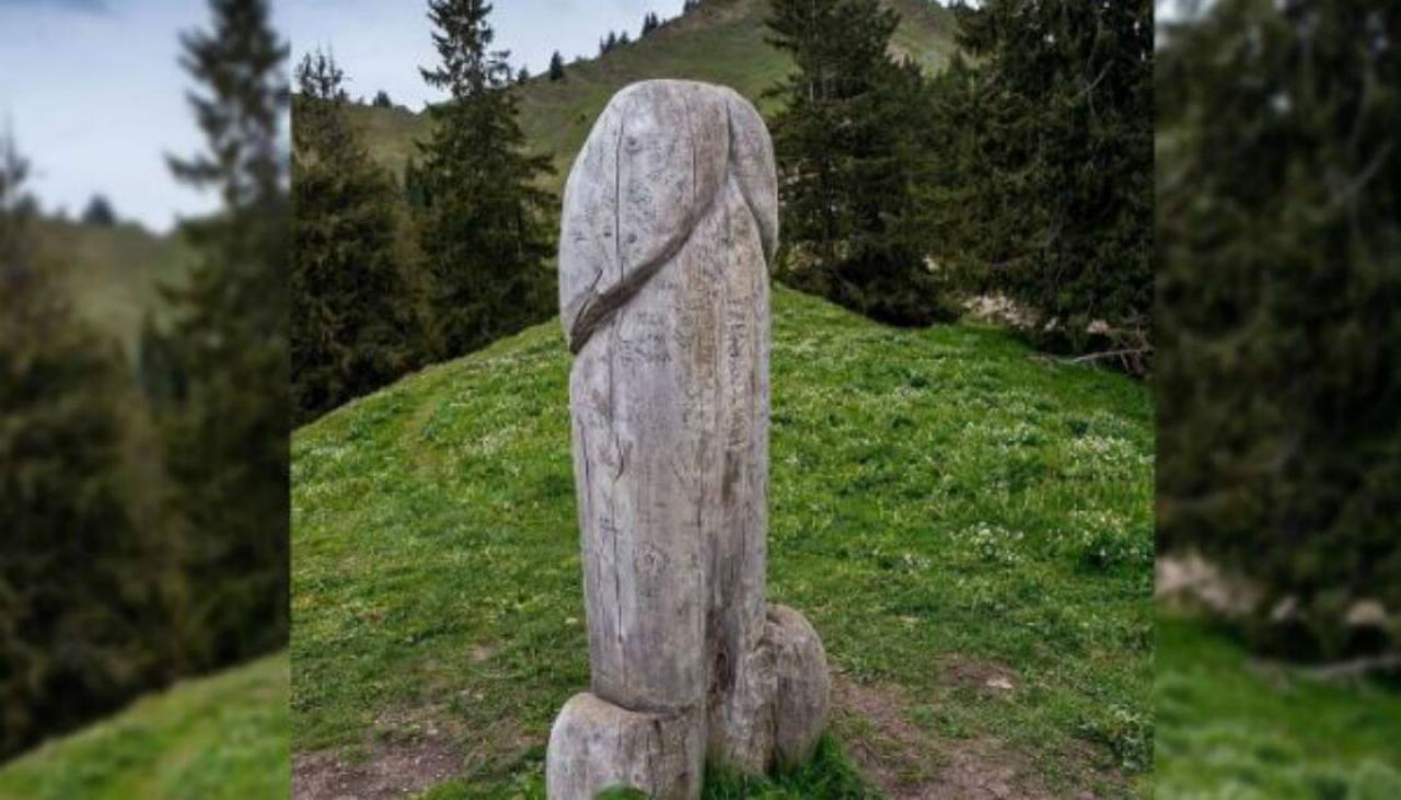 German police investigate disappearance of giant wooden penis | Newshub