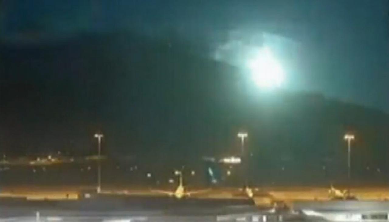 Stunning meteor lights up Australia's skies Newshub