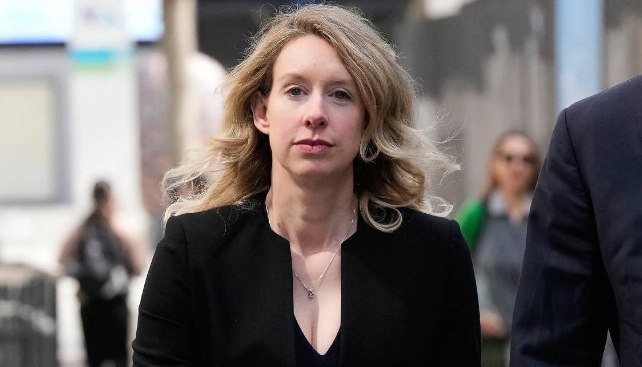 Theranos Ceo Elizabeth Holmes Turns Herself In For 11 Year Jail Sentence Newshub 