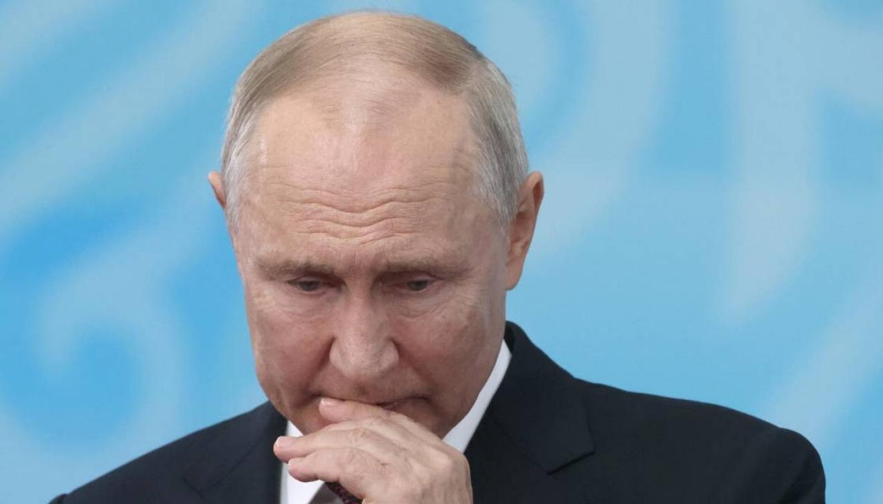 Kremlins Dmitry Peskov Laughs Off Absurd Vladimir Putin Body Double Rumours Says Russian 2111